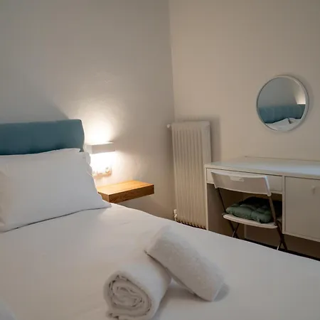Spacious 2 Bedroom Next To Acropolis