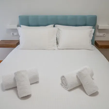 Spacious 2 Bedroom Next To Acropolis *