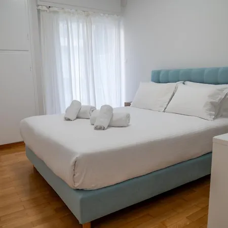Spacious 2 Bedroom Next To Acropolis Athens