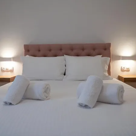 Spacious 2 Bedroom Next To Acropolis Apartment *