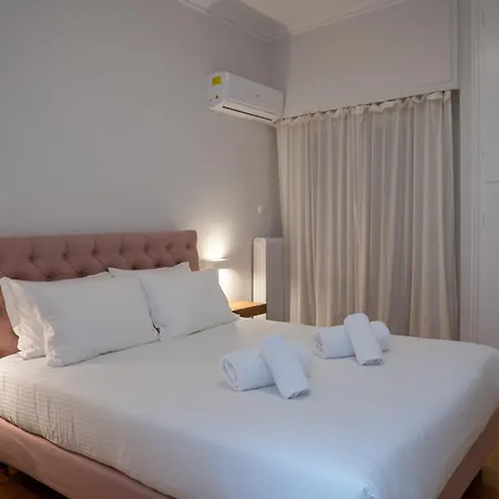 Spacious 2 Bedroom Next To Acropolis Apartment Athens